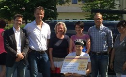 Scheckübergabe an Elterninitiative leukämiekranker Kinder 25.6.2016